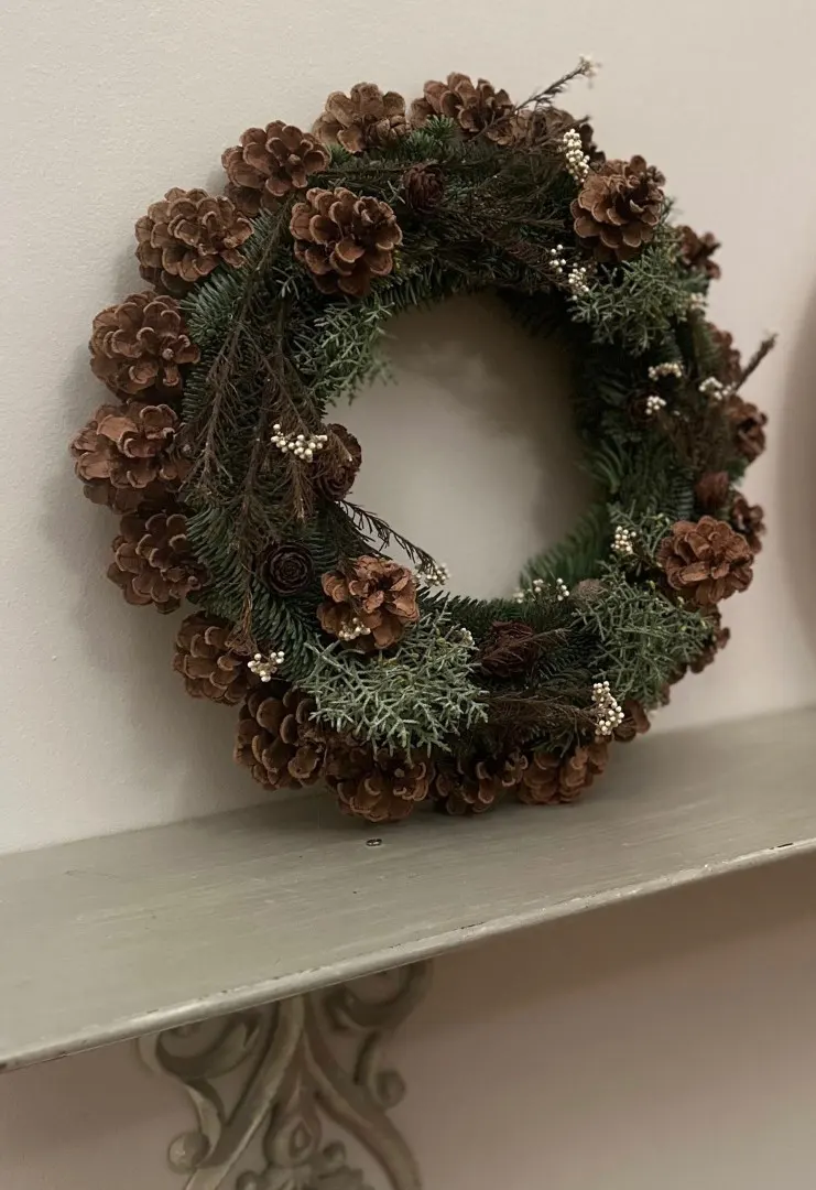 Corona de Navidad artesanal Invernal Pino y Piñas