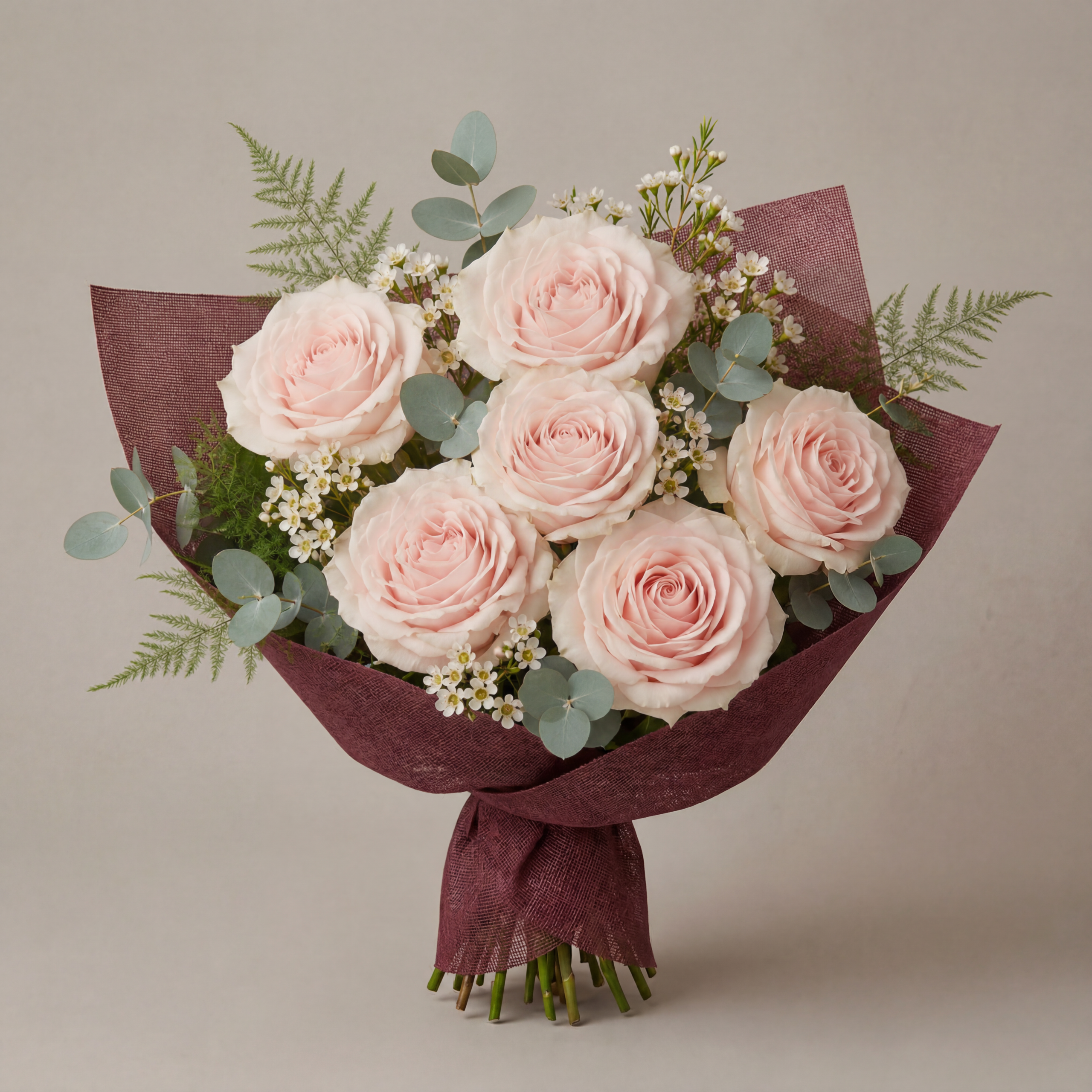 Ramo de rosas rosa empolvado